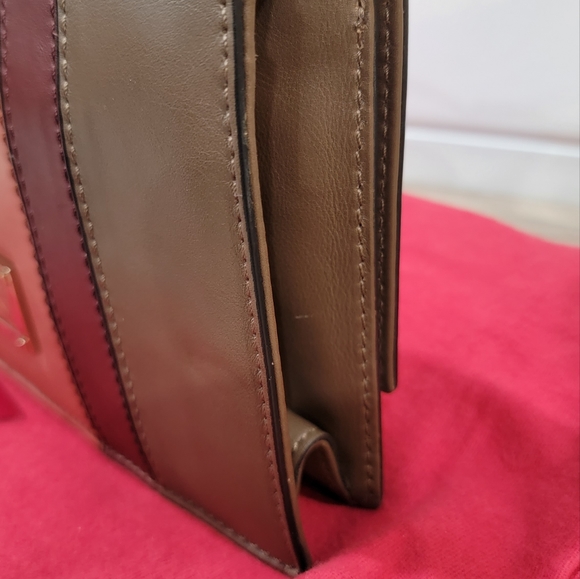 Bags - Picture 6 of 16